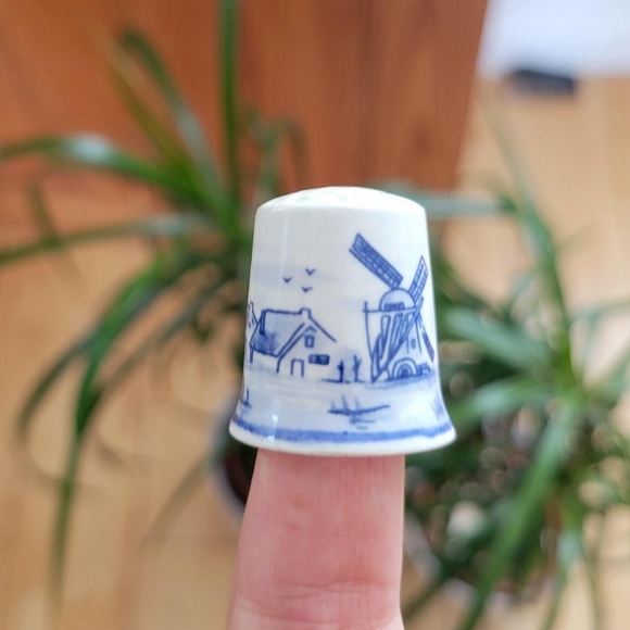 Vintage Farm Scene with Windmill, Farm Houses & Birds Thimble - Picture 10 of 15